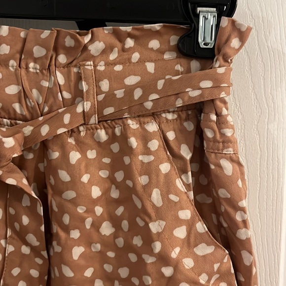 Thread & Supply Pink/Nude Stretchy Belted Printed Shorts - Picture 2 of 3